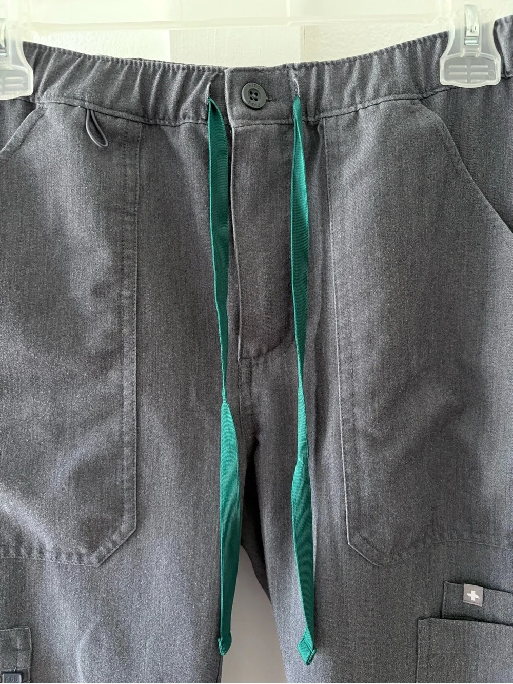 Figs cargo scrub